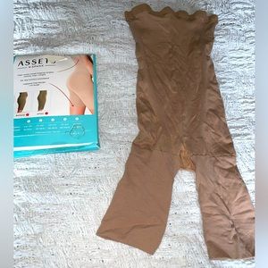 Assests ❤️Spanx never worn size 2
